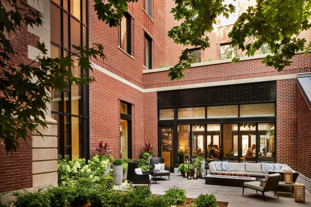 The Whitney Hotel Boston Luaran gambar The courtyard at the London edition