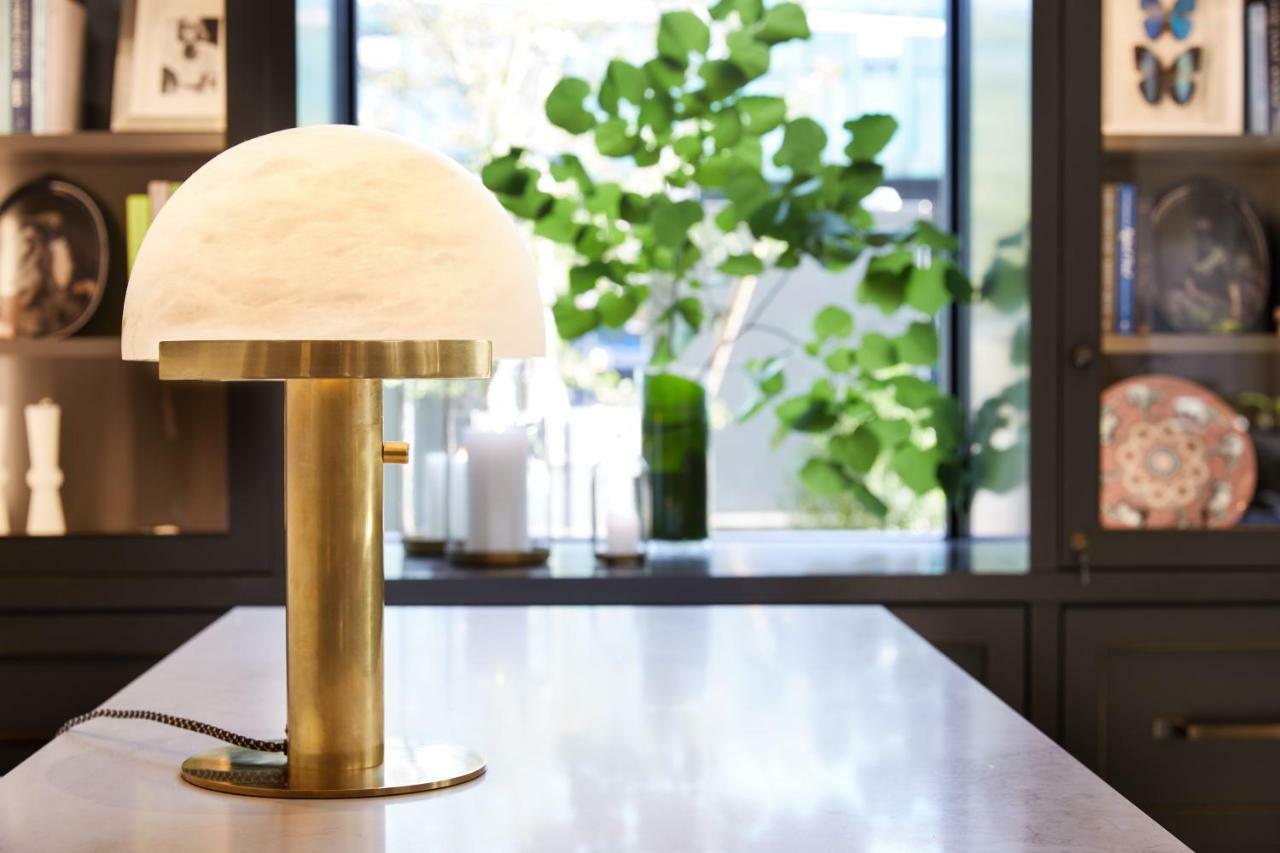 The Whitney Hotel Boston Luaran gambar A table lamp