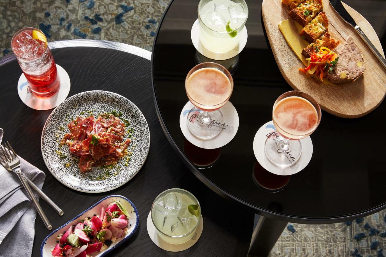The Whitney Hotel Boston Luaran gambar Cocktails at the bar