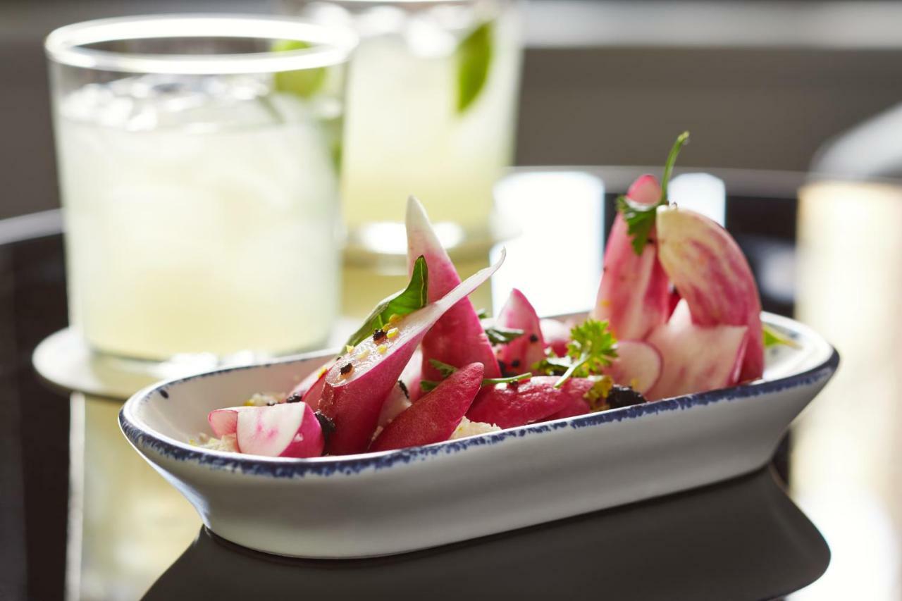 The Whitney Hotel Boston Luaran gambar A salad of dragon fruit
