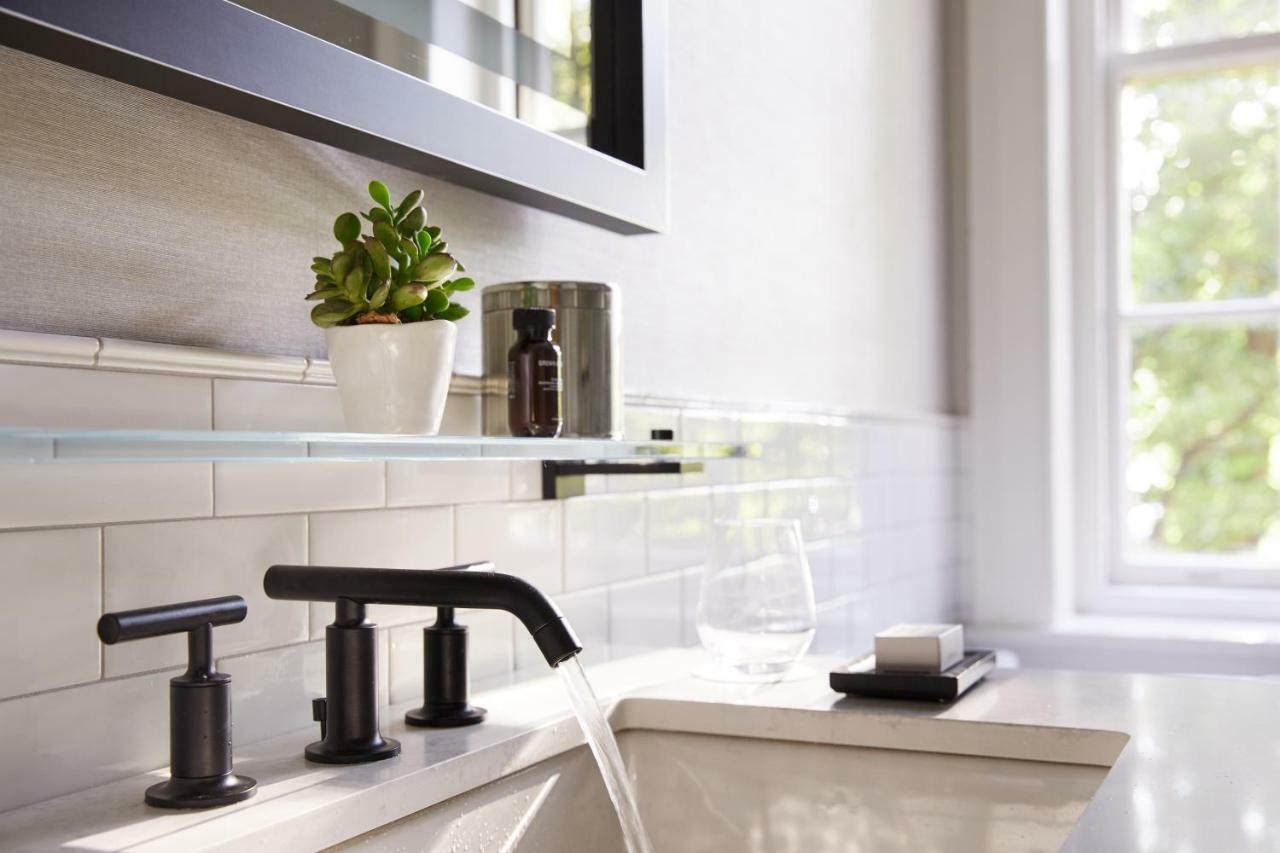 The Whitney Hotel Boston Luaran gambar A widespread lavatory faucet