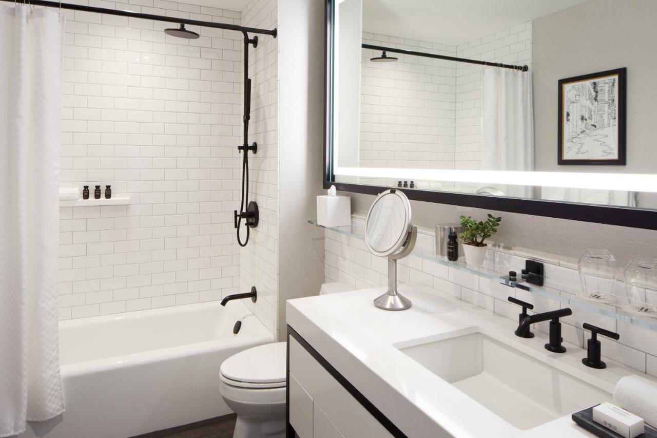 The Whitney Hotel Boston Luaran gambar A bathroom with a shower curtain
