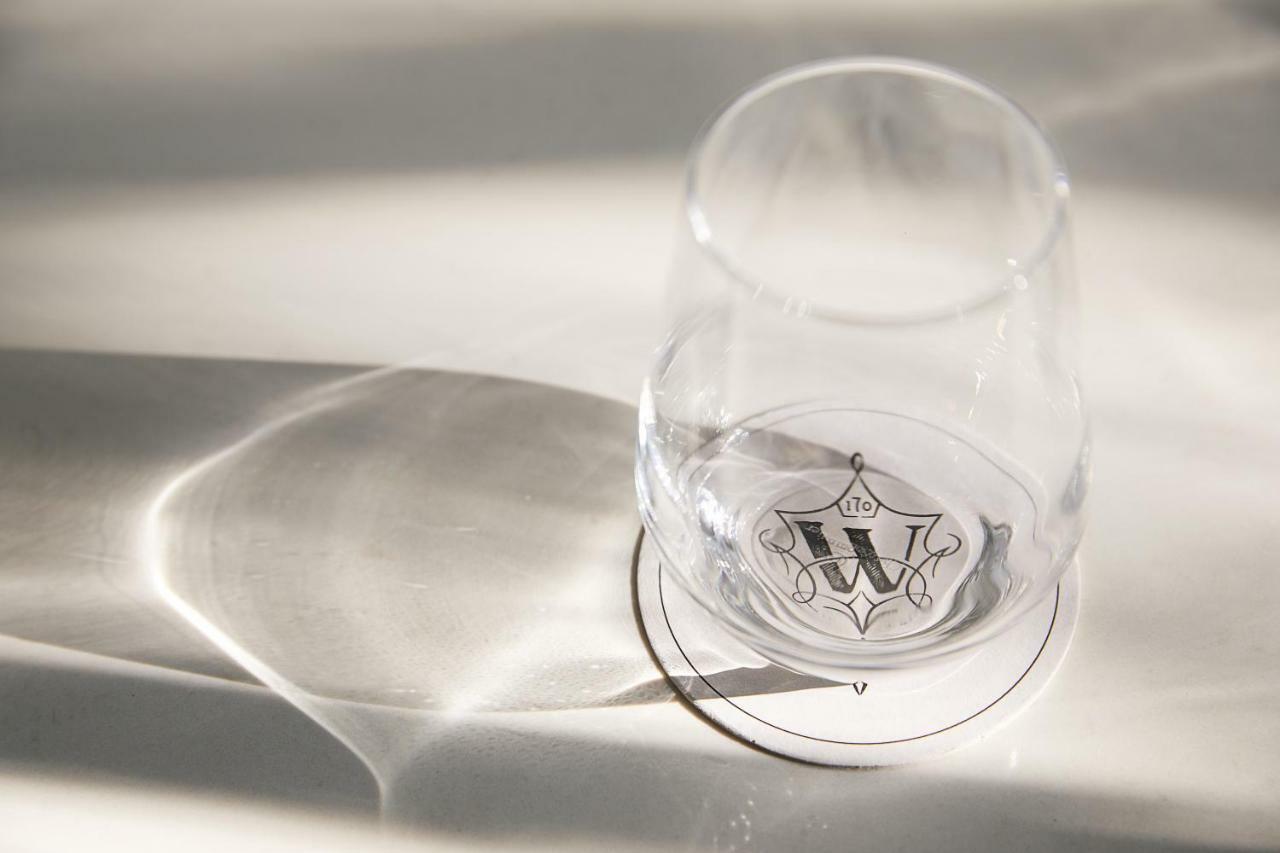 The Whitney Hotel Boston Luaran gambar A glass of water