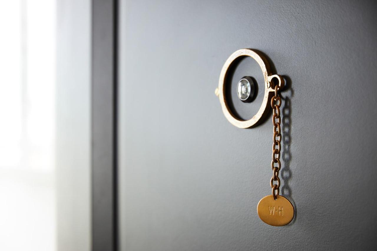 The Whitney Hotel Boston Luaran gambar A safe with a key