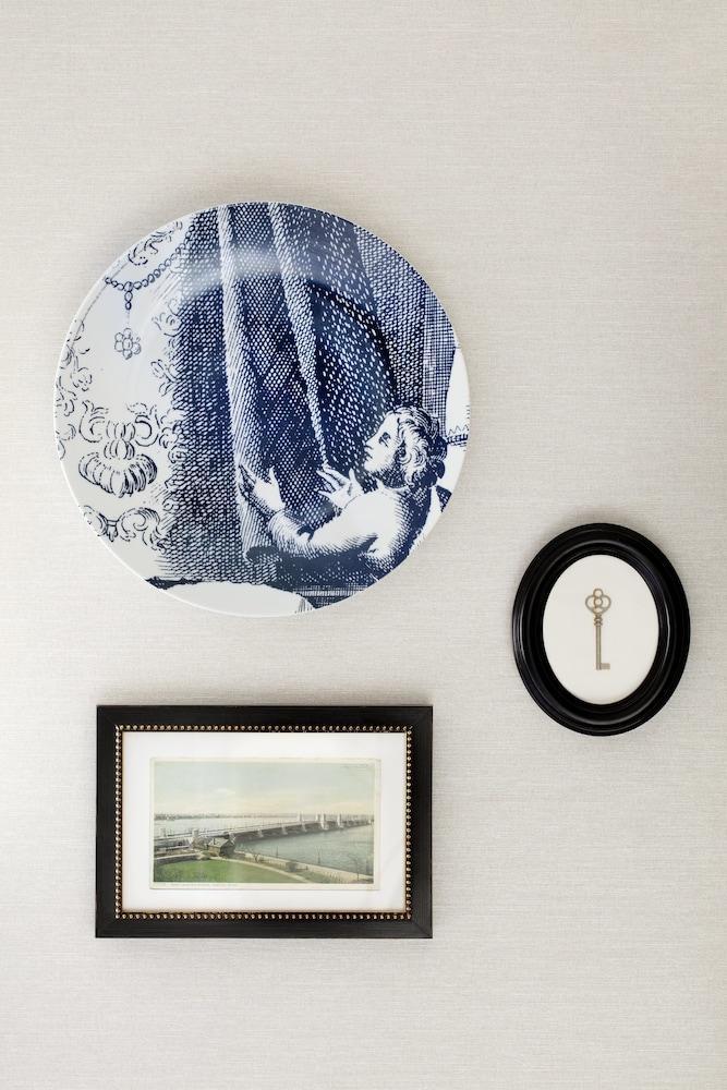 The Whitney Hotel Boston Luaran gambar A plate mounted on a wall