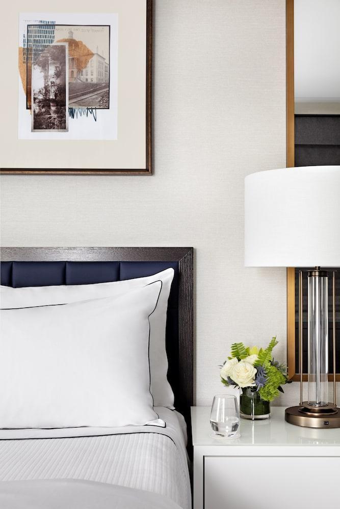 The Whitney Hotel Boston Luaran gambar A bed with a white bedsheet